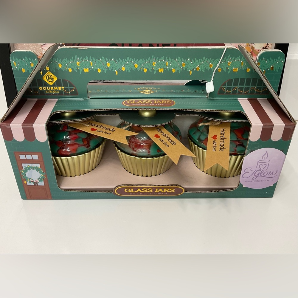 🕯️🌸 Set of 3 Handmade Scented Candles with Red Rose Design - Picture 5 of 6